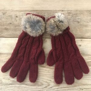 Gloves with fur Pom Poms